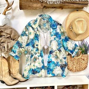 Beautiful Floral boho semi sheer Button-Up Shirt w resort vacay vibe